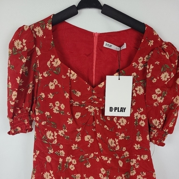 D PLAY Red Floral Dress. SZ m. NWT - Picture 2 of 7